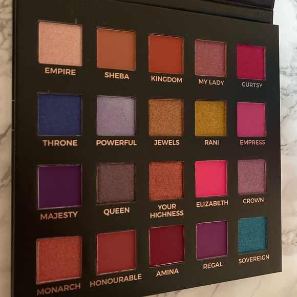 UNUSED EYESHADOW PALETTE - Picture 5 of 5